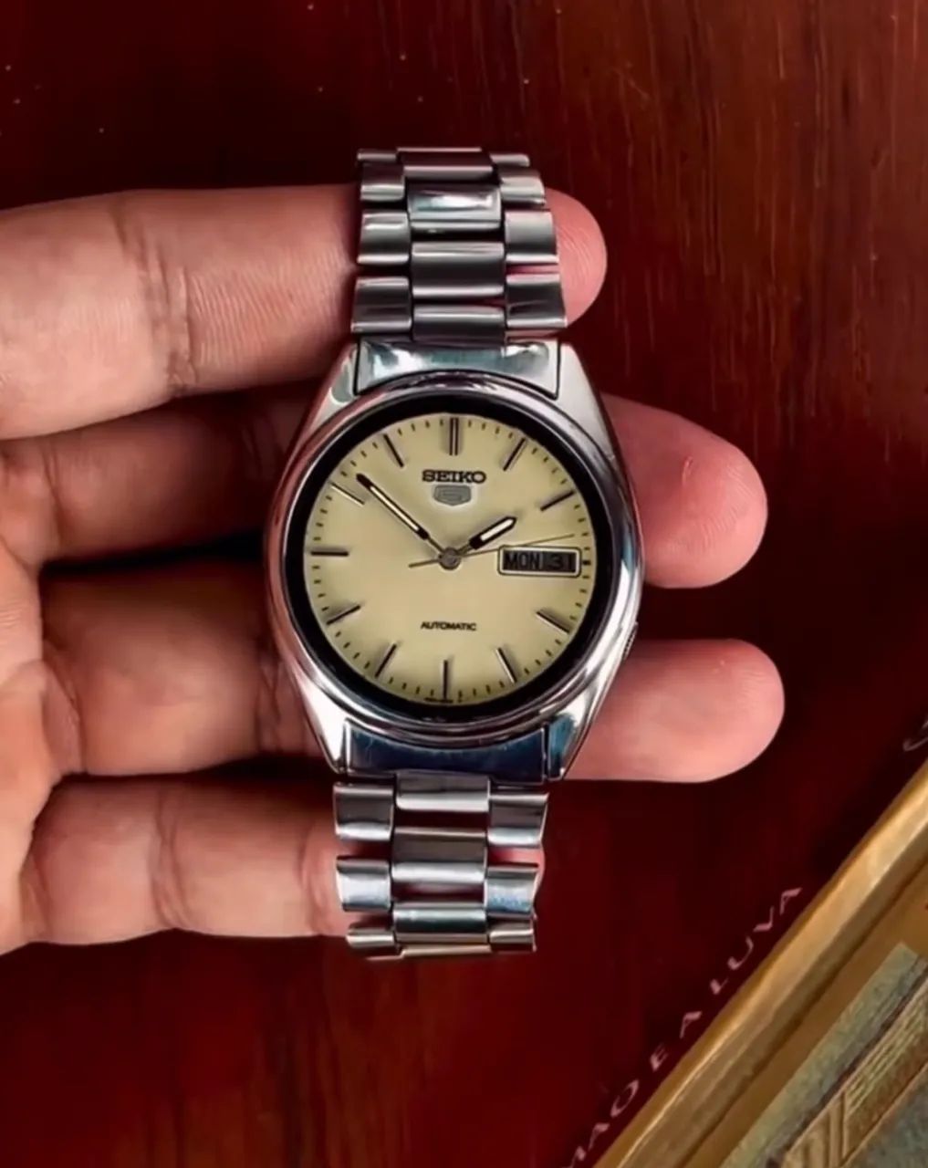 Seiko 5 mostrador luminoso 7009