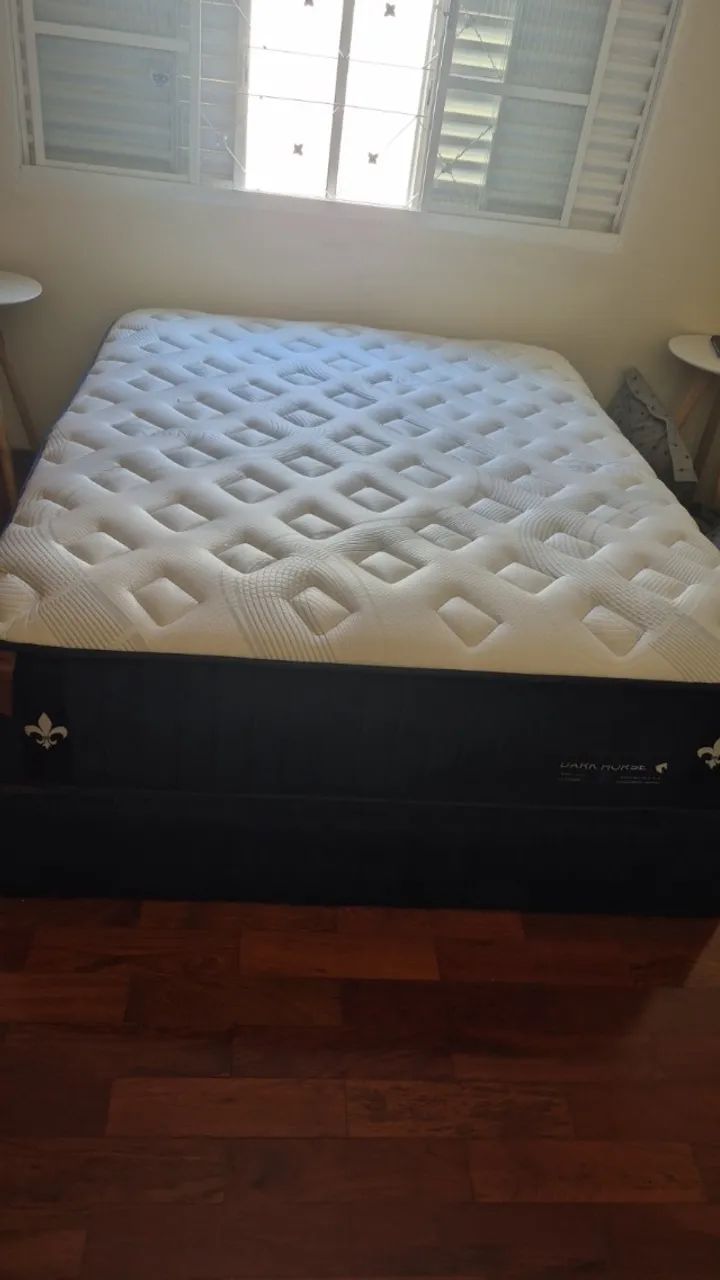 Cama Queen Dark Horse completa + base | Excelente estado | Mudança