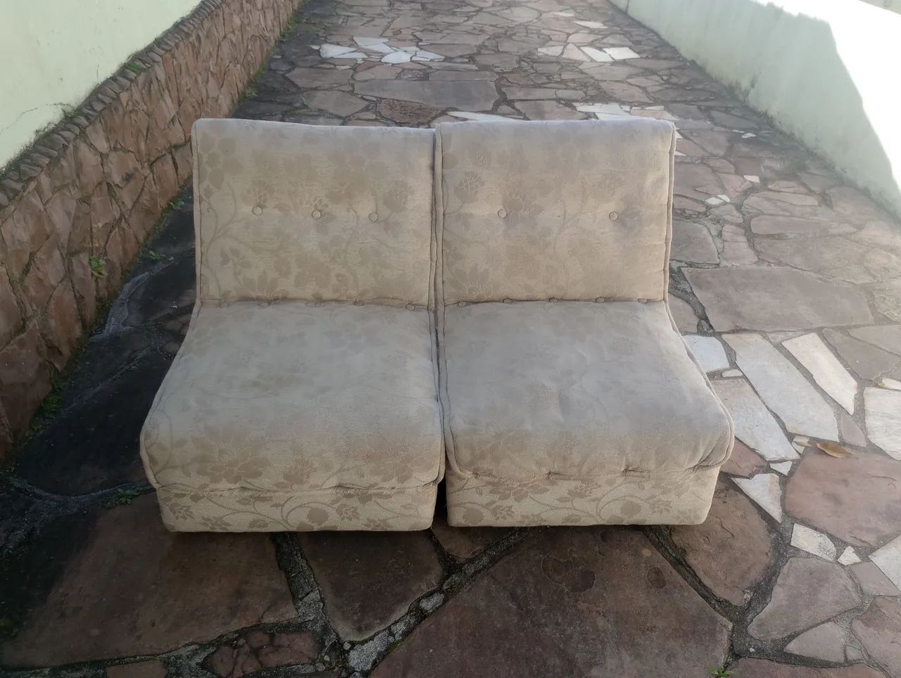 Duas poltronas/Sofá de dois lugares de marca tradicional no mercado de Móveis. - Foto 2