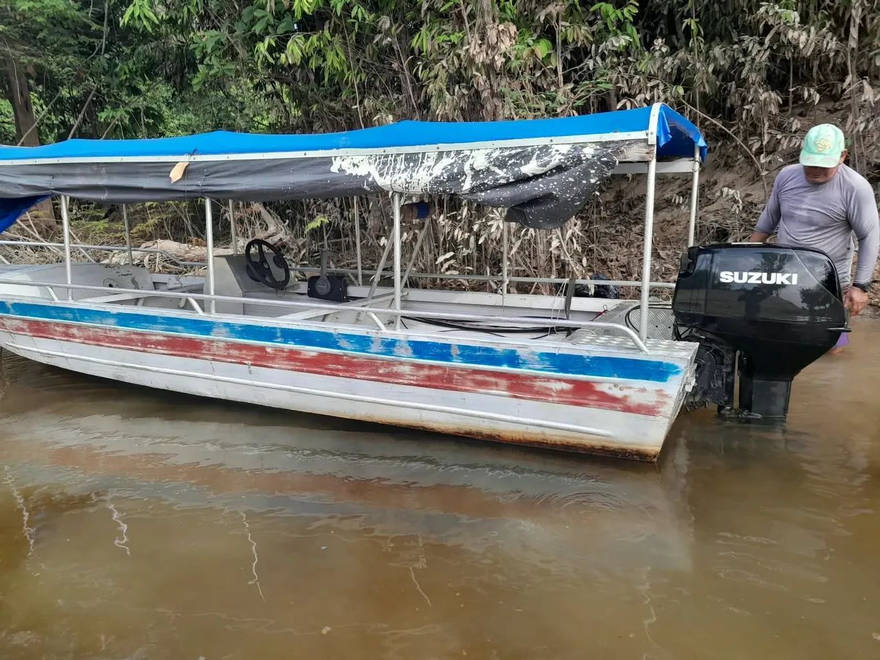 Lancha com motor  - Foto 4