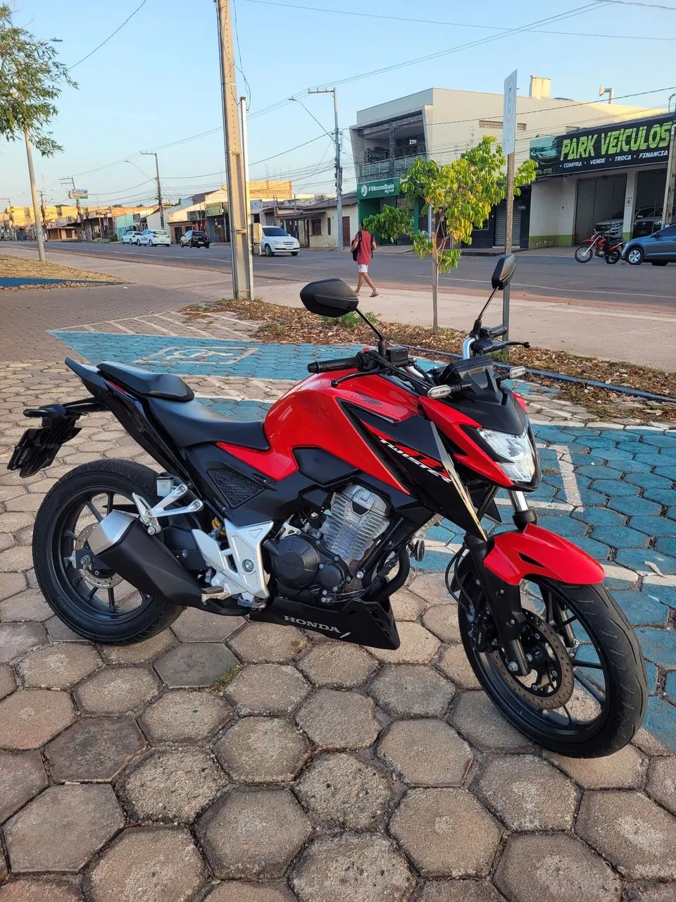 CB 300  - Foto 2
