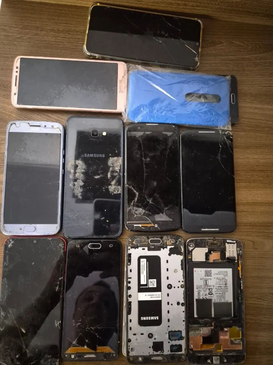 celulare quebrado pra aproveirar peças - Foto 2