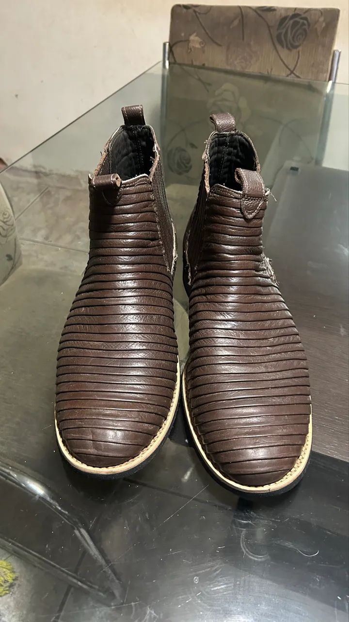 Bota em couro tamanho 48 - Foto 2