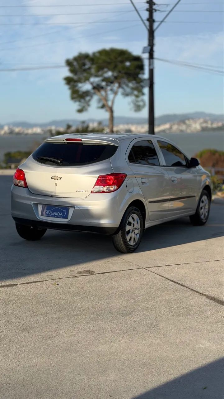 Chevrolet Onix Hatch LT 1.0 8V Flex Power Mec. 4P 2013 - Foto 5
