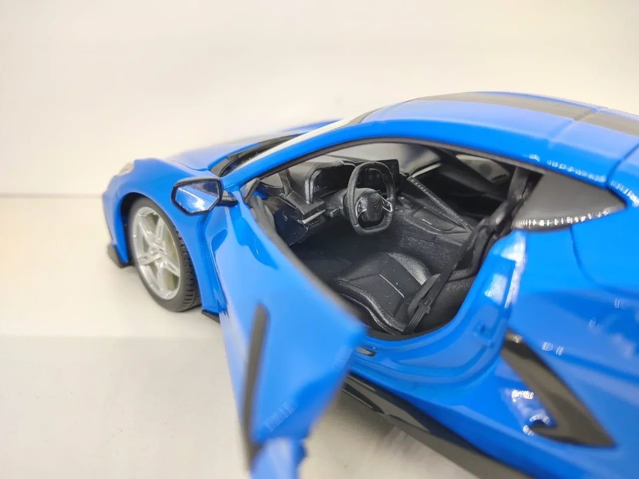 Miniatura Chevrolet Corvette Stingray Z51 1/18 - Foto 5