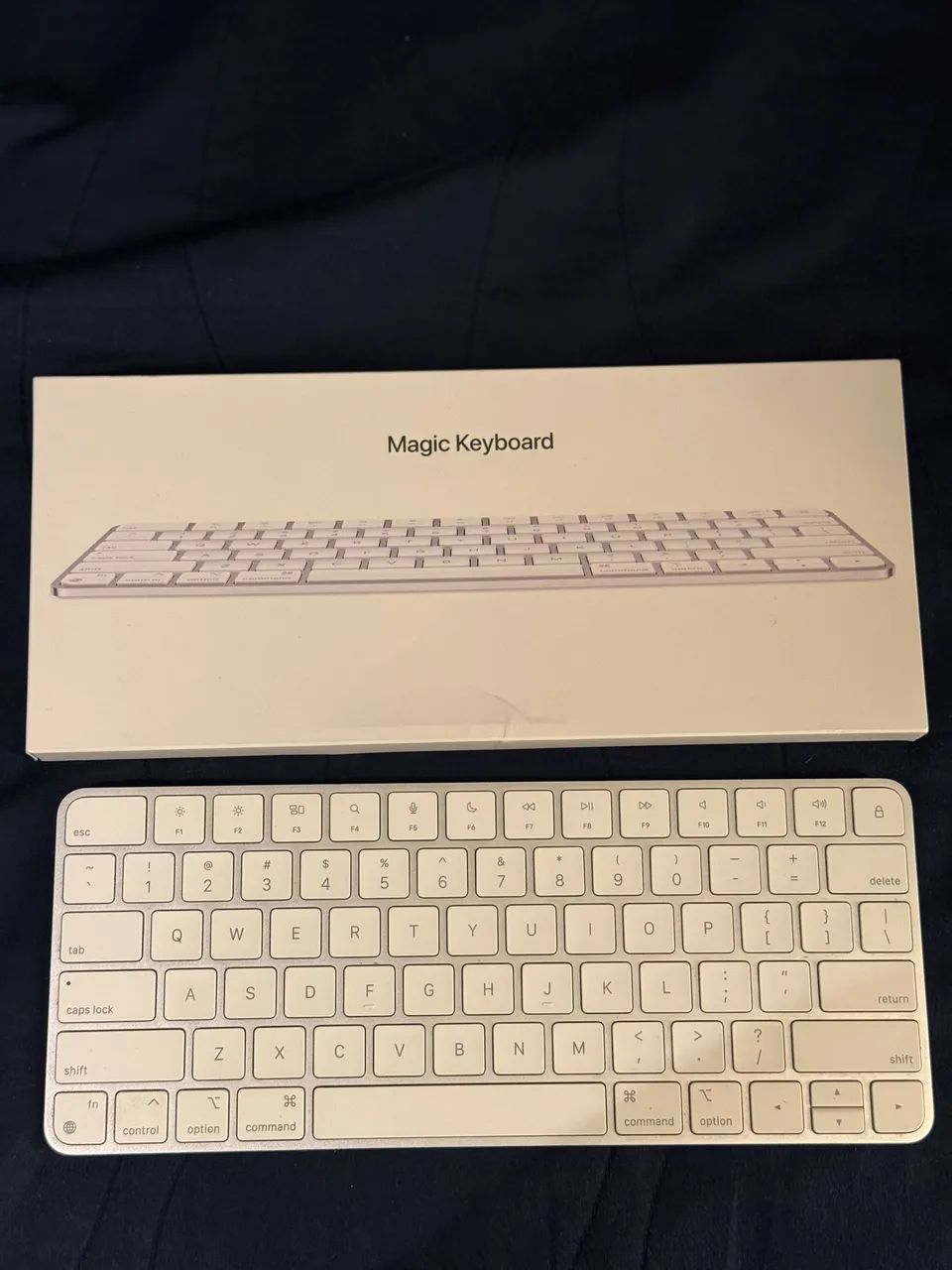 MAGIC KEYBOARD APPLE