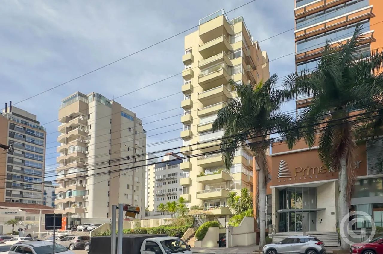 Apartamento semimobiliado e espaçoso no Centro de Florianópolis - Foto 2