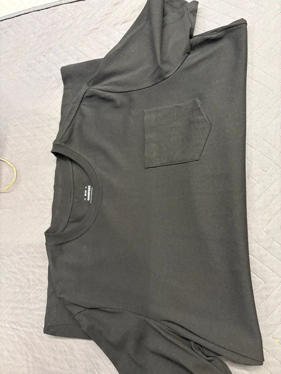Camisa preta bolso confort M RENNER - Foto 4