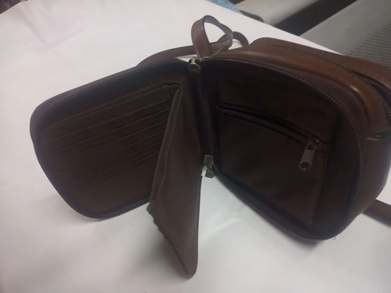 Bolsa de couro marrom, pequena e quadrada USADA - Foto 3