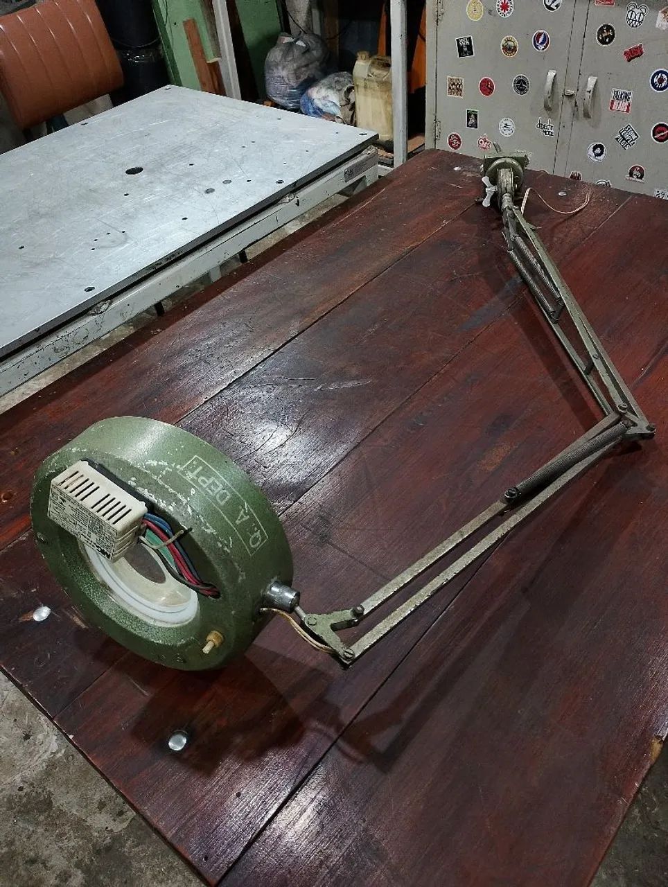 Luminária articulada antiga 