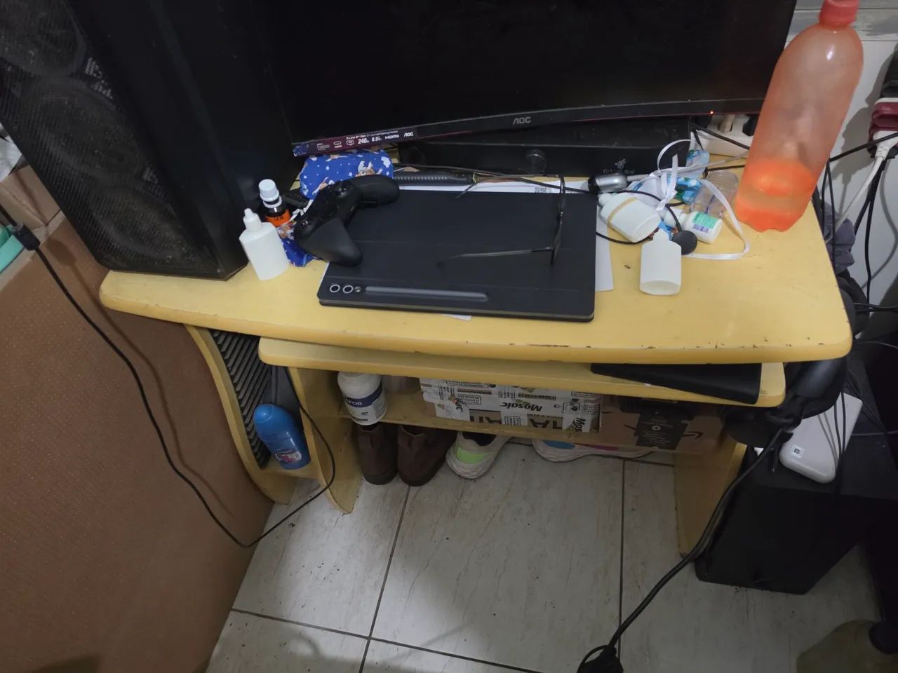 Vendo Escrivaninha / Mesa para Computador - Foto 3