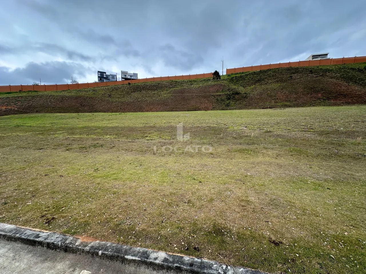 Terreno comercial 1372 m² Alphaville