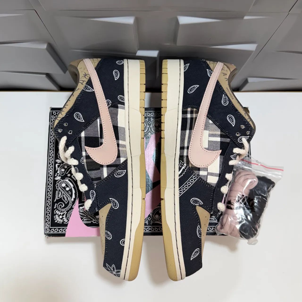 Nike Dunk Low SB x Travis Scott Cactus Jack 44 - Foto 4