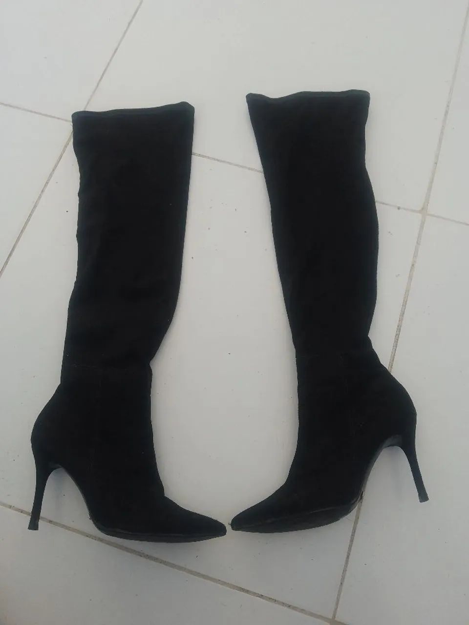 Bota. Feminina 