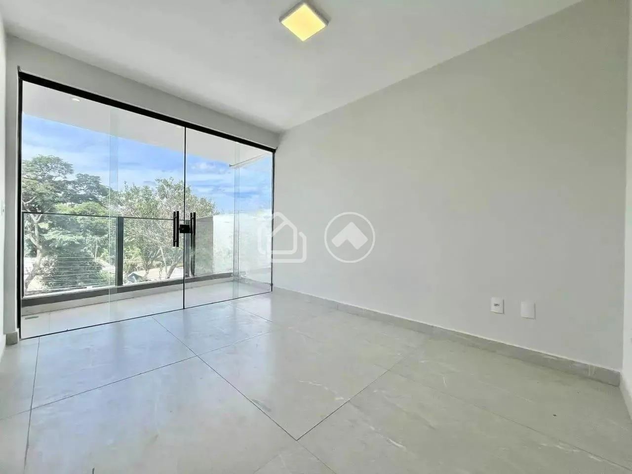 Casa Geminada Triplex de Alto Padrão no Planalto  3 Quartos, 4 Vagas! - Foto 10