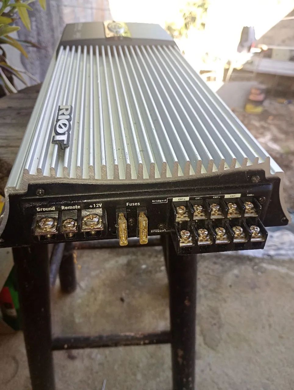 Amplificador BOSS 2400 watz - Peças para carros, vans e