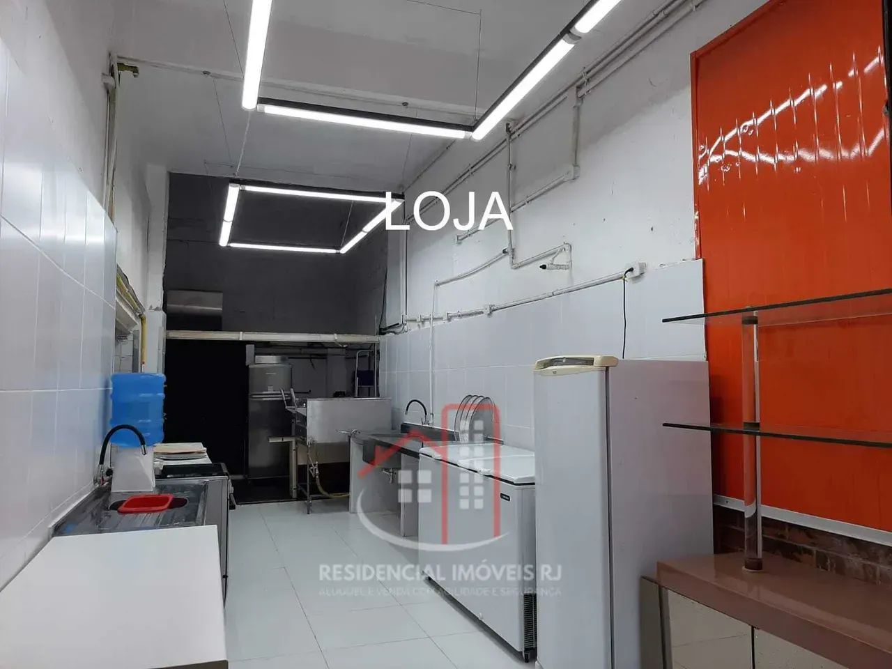 Glória: Prédio Inteiro com Renda de 0,8% ao mês - Loja + 3 Apartamentos - Foto 2