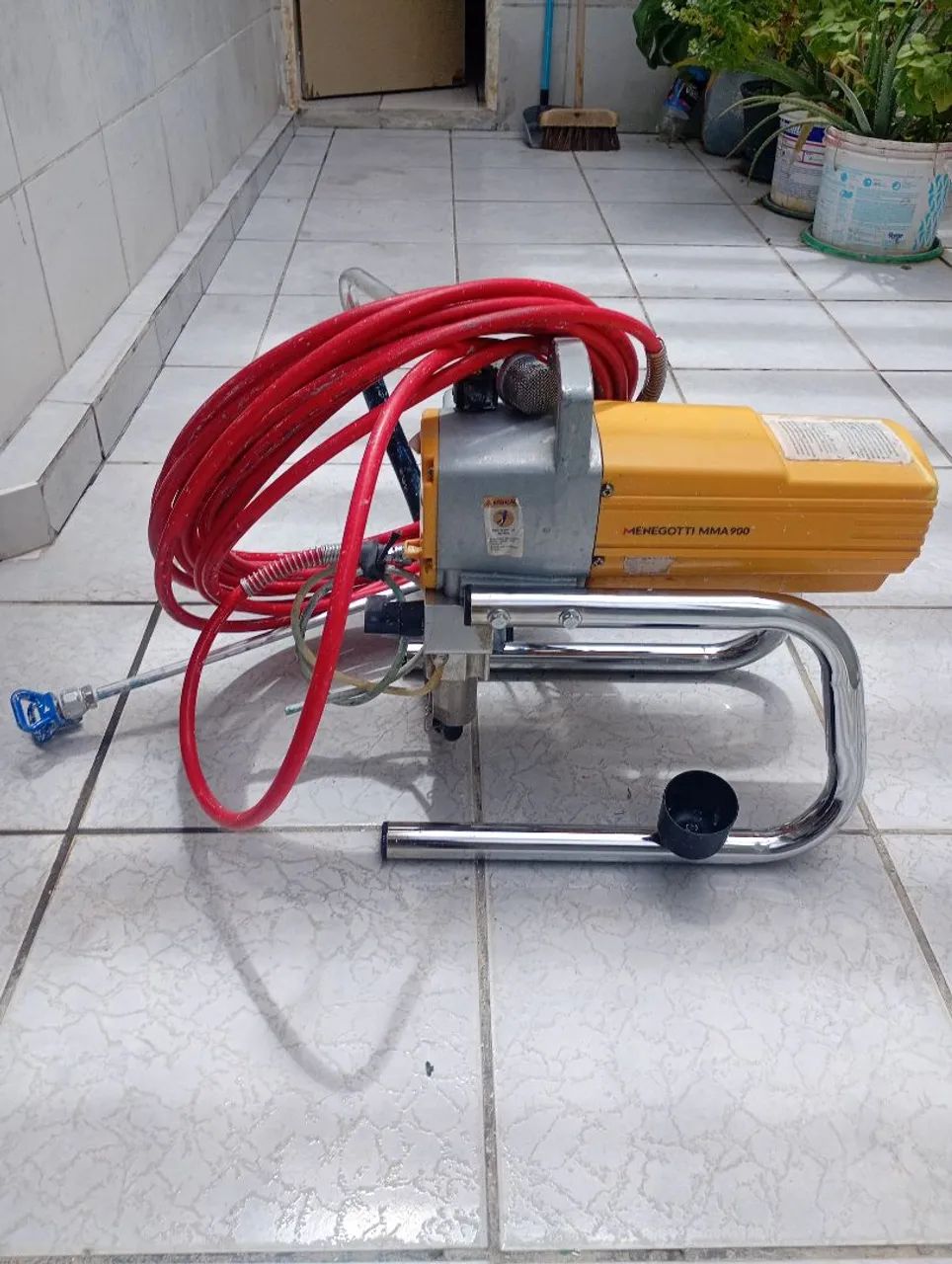 Vendo uma máquina de pintura airless semi nova 