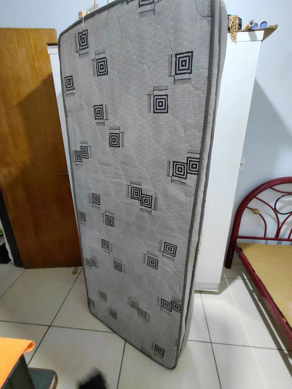 Vendo cama e colchão solteiro 350 os dois  - Foto 5