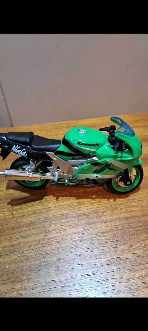 Miniatura Moto Kawasaki Ninja ZX12R Verde Maisto 1:18 - Brinquedos