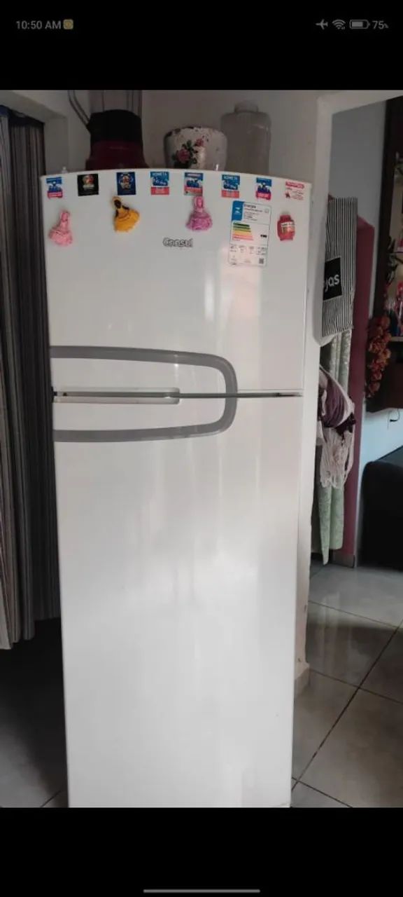Vende-se essa geladeira.