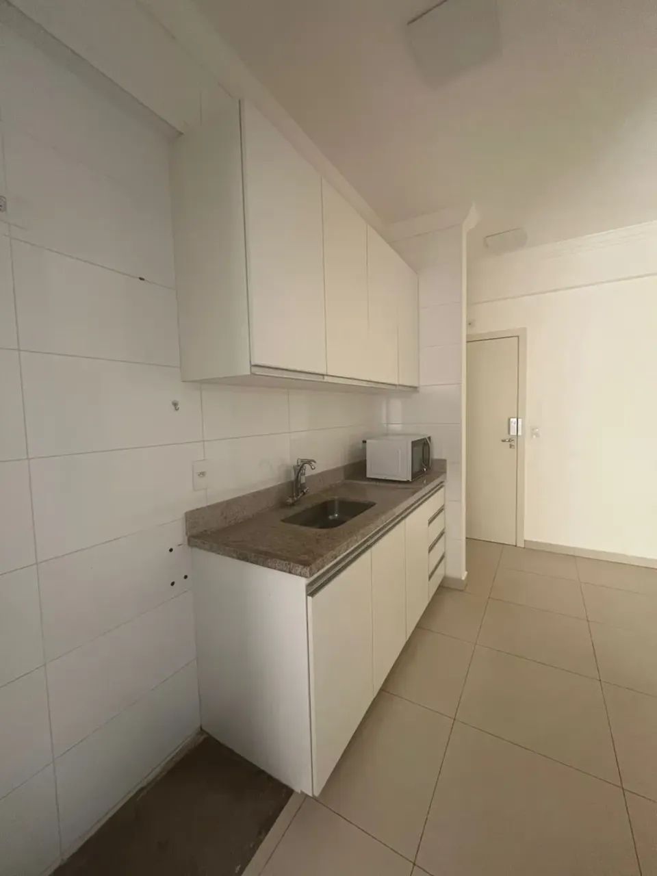 Alugo apartamento com dois dormitórios do lado do Muffato da J.K.