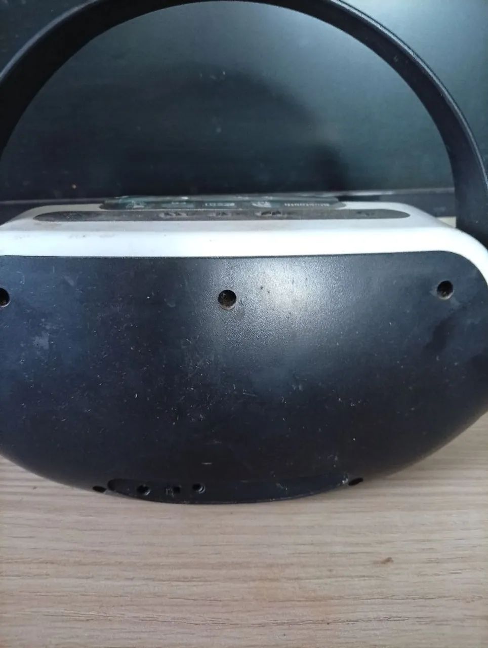 Caixa de som Bluetooth com rádio FM e lanterna com defeito  - Foto 2