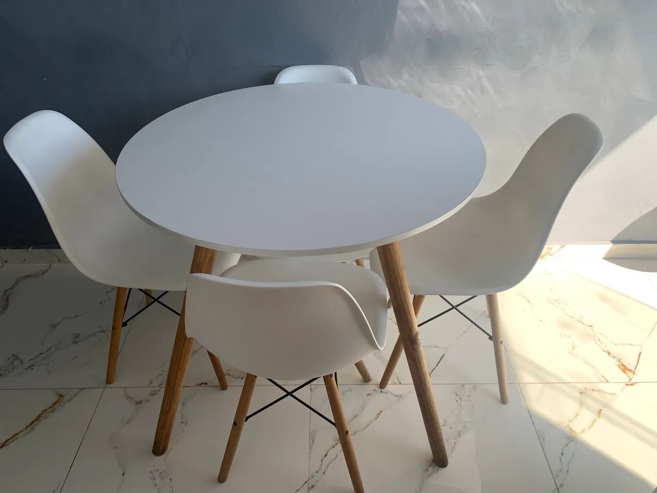 Mesa com 4 cadeiras  - Foto 2