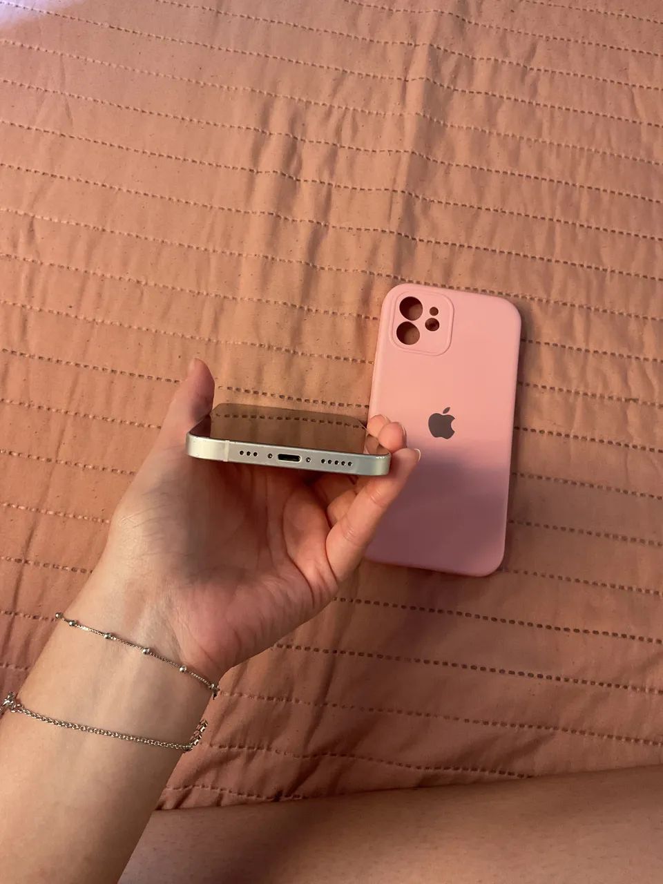 iPhone 12, com caixa, carregador original e capa - Foto 4
