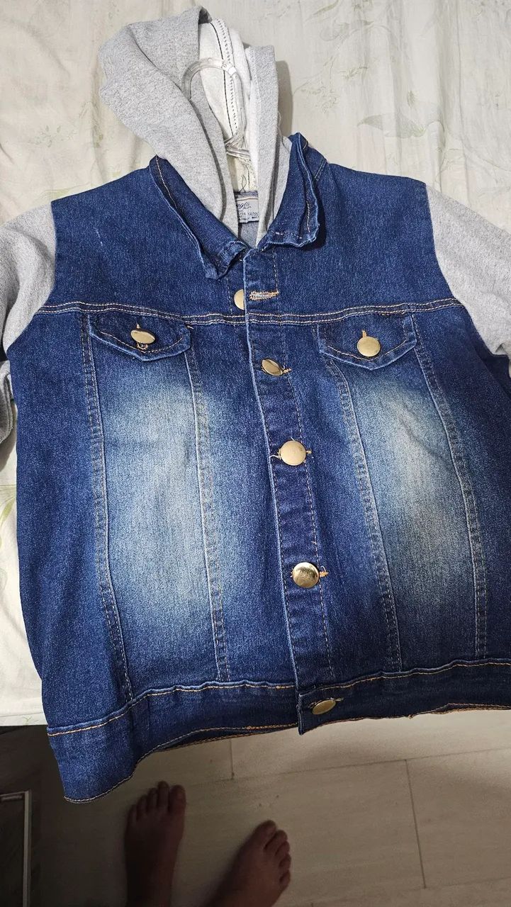 Jaqueta jeans com manga moleton - Foto 3
