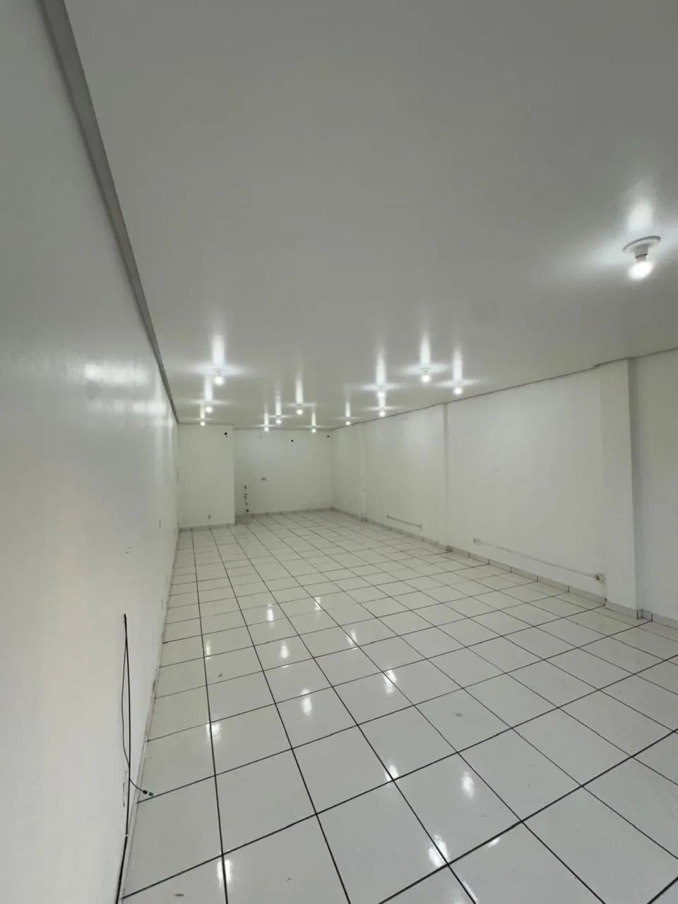 Aluga-se sala comercial no bairro São Pedro - Foto 2