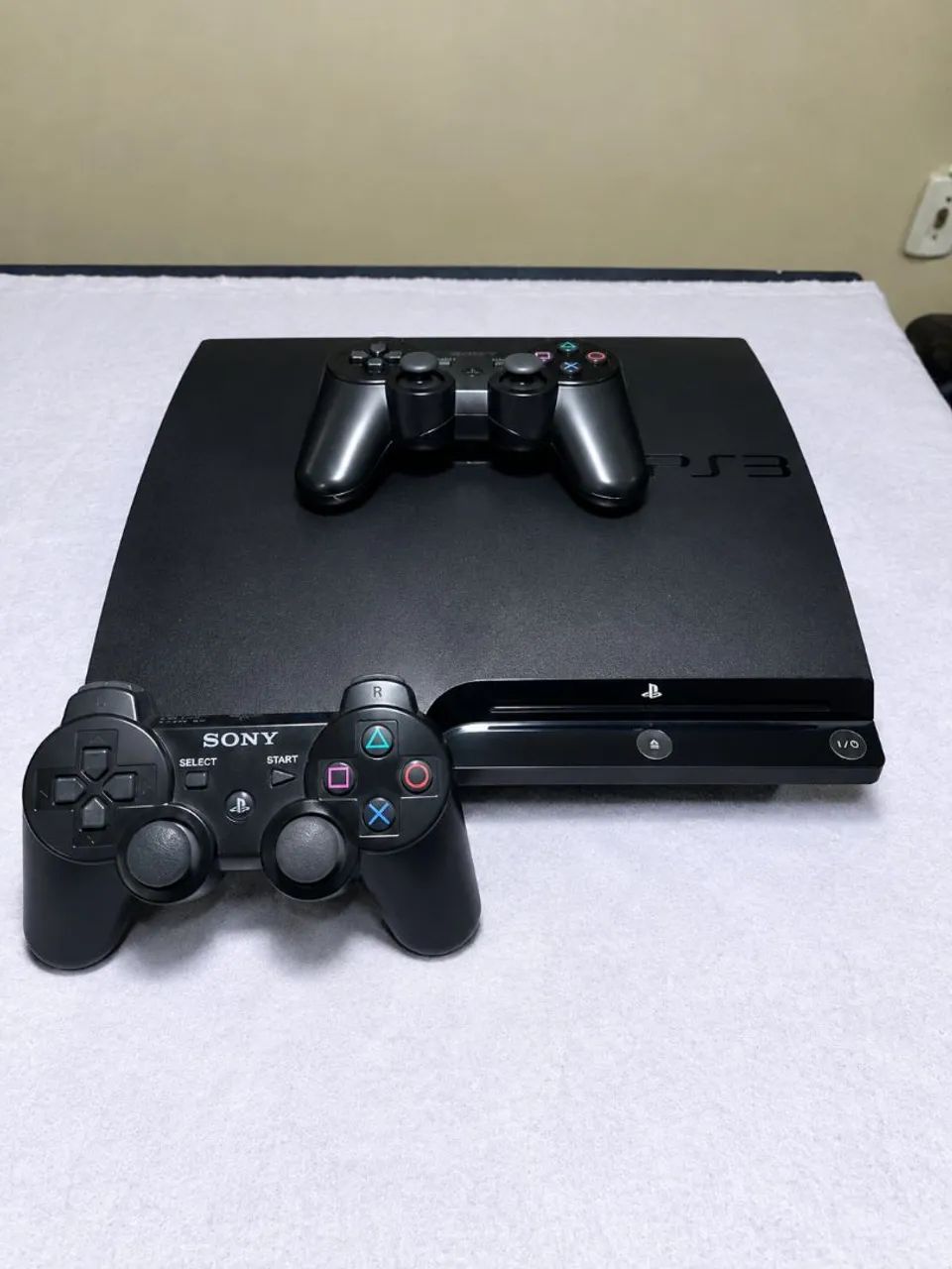 PS3 SLIM + 2 CONTROLES + 1 JOGO ORIGINAL