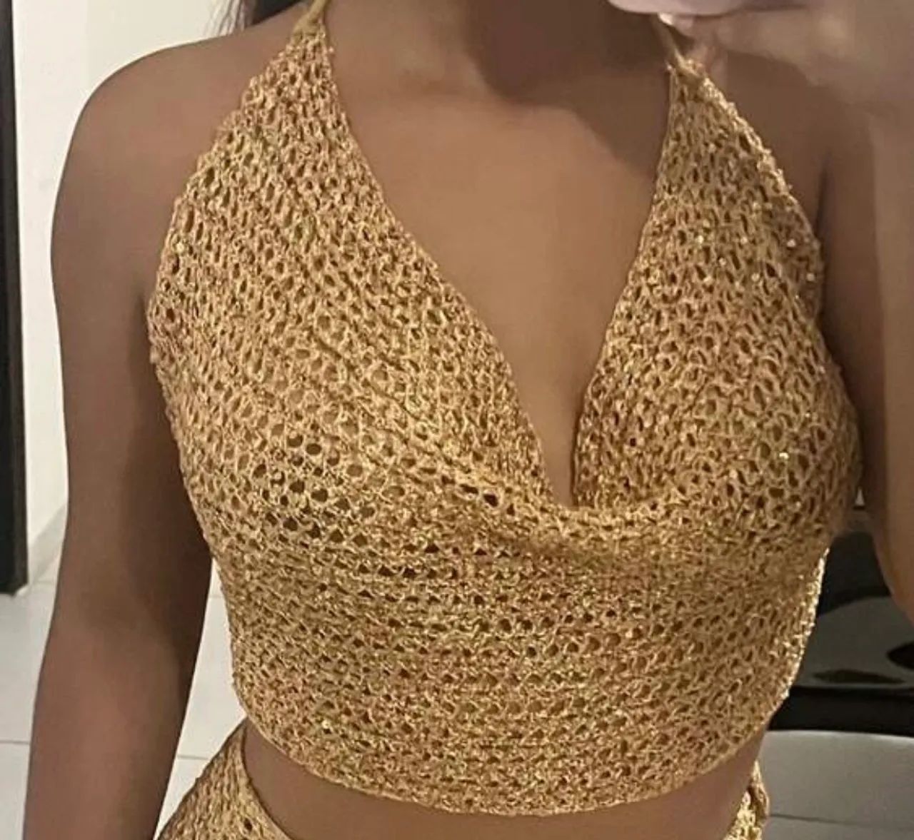 Blusa dourada frente única  - Foto 2