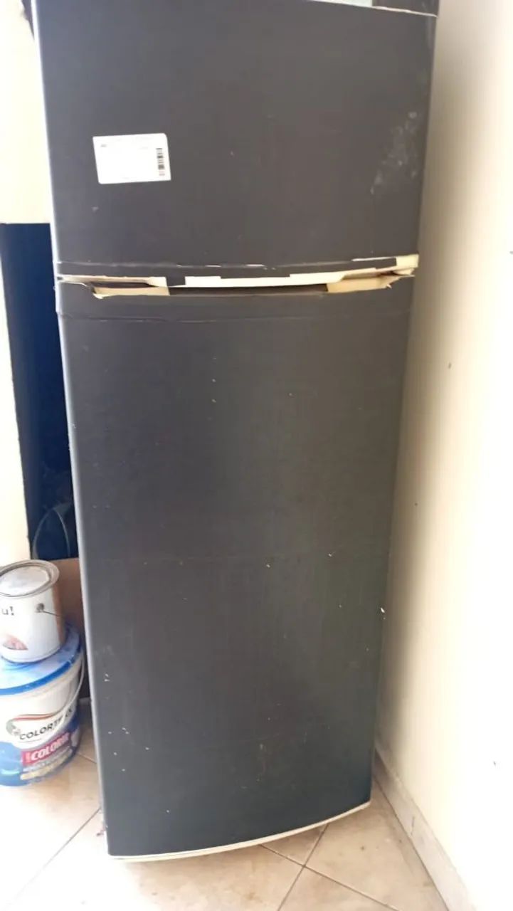 Vendo geladeira com defeito 