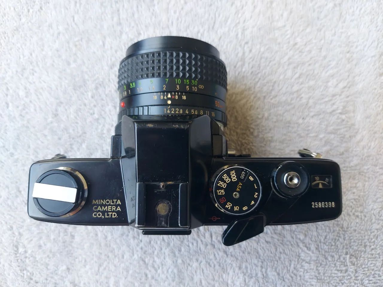 Câmera Minolta SRT 102 funcionando e com vários itens acompanhando.  - Foto 3