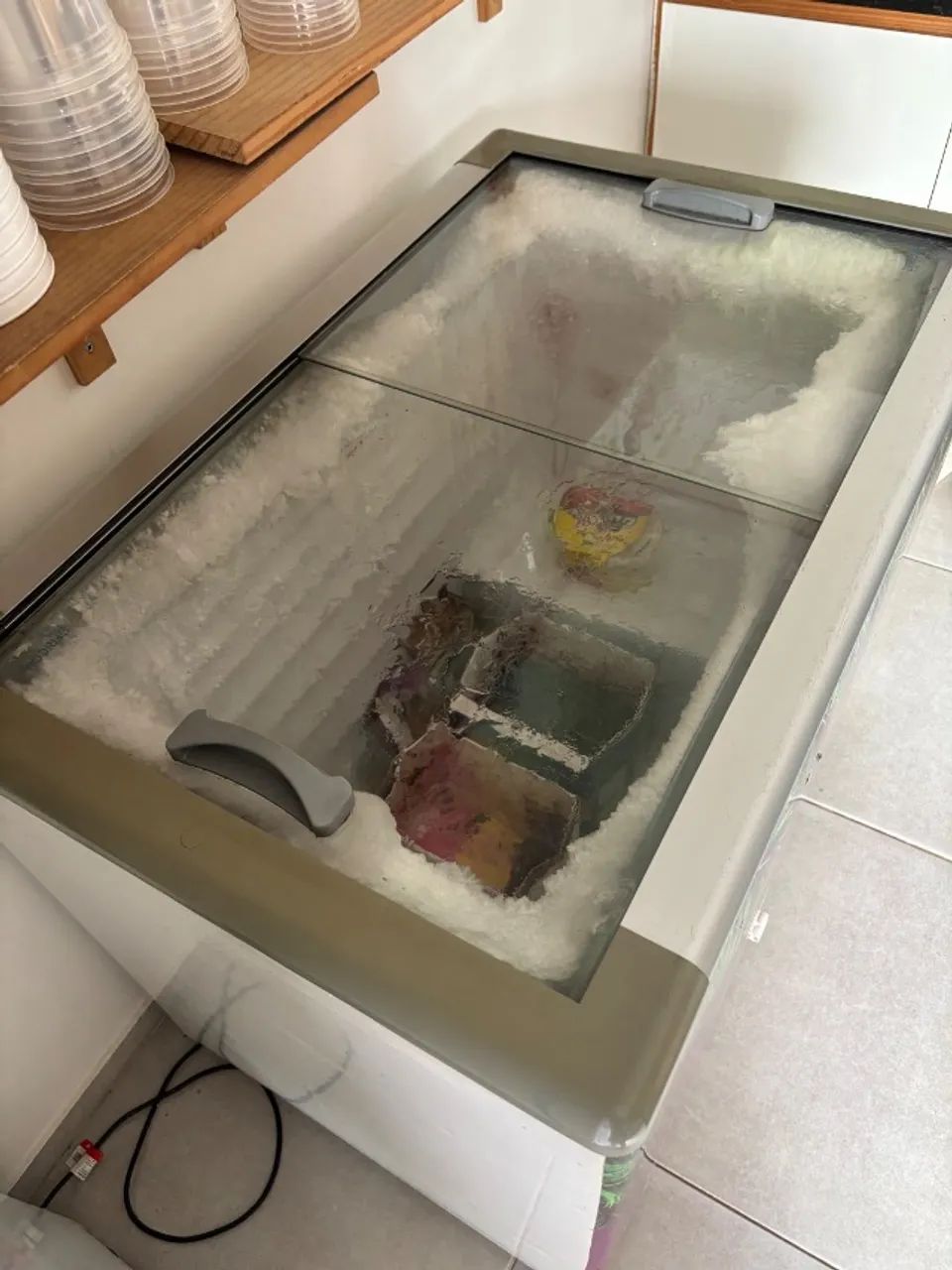 Freezer horizontal com tampa de vidro  - Foto 3