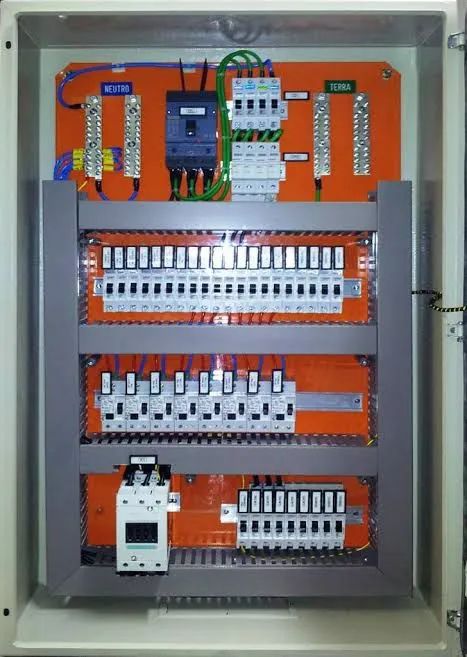Fabricação e Instalação Quadros de Comandos Elétricos Industriais 