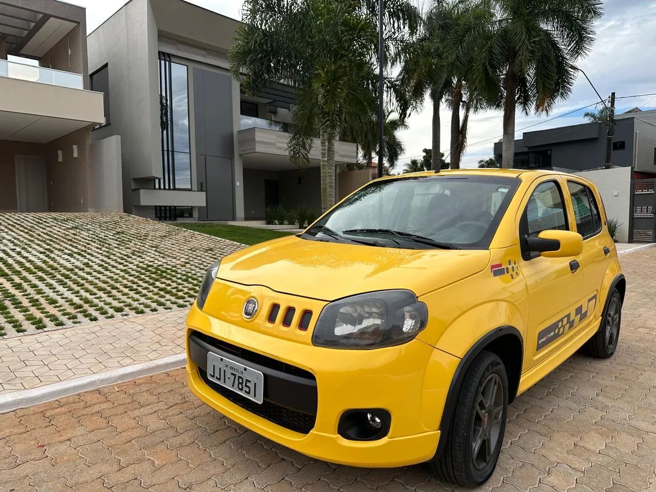 Fiat Uno UNO SPORTING 1.4 EVO Fire Flex 8V 4p 2012