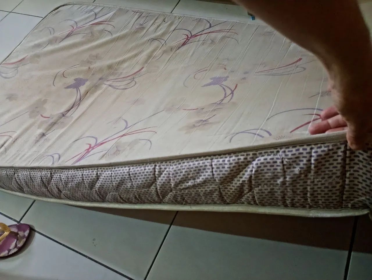 Colchão de solteiro da Ortobom usado. Só está sujo!  - Foto 3