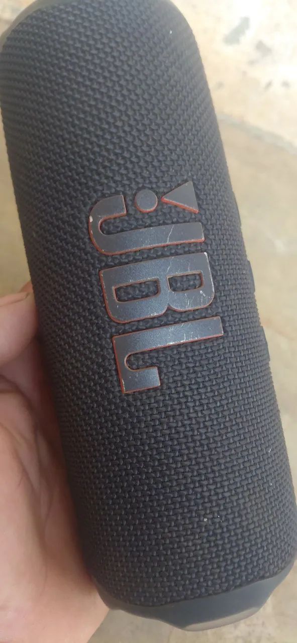 Vendo uma caixa jbl 500 reais  - Foto 2