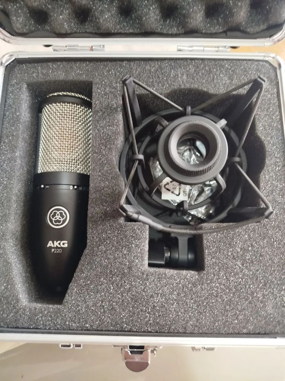 Microfone condensador AKG P220 - Foto 2