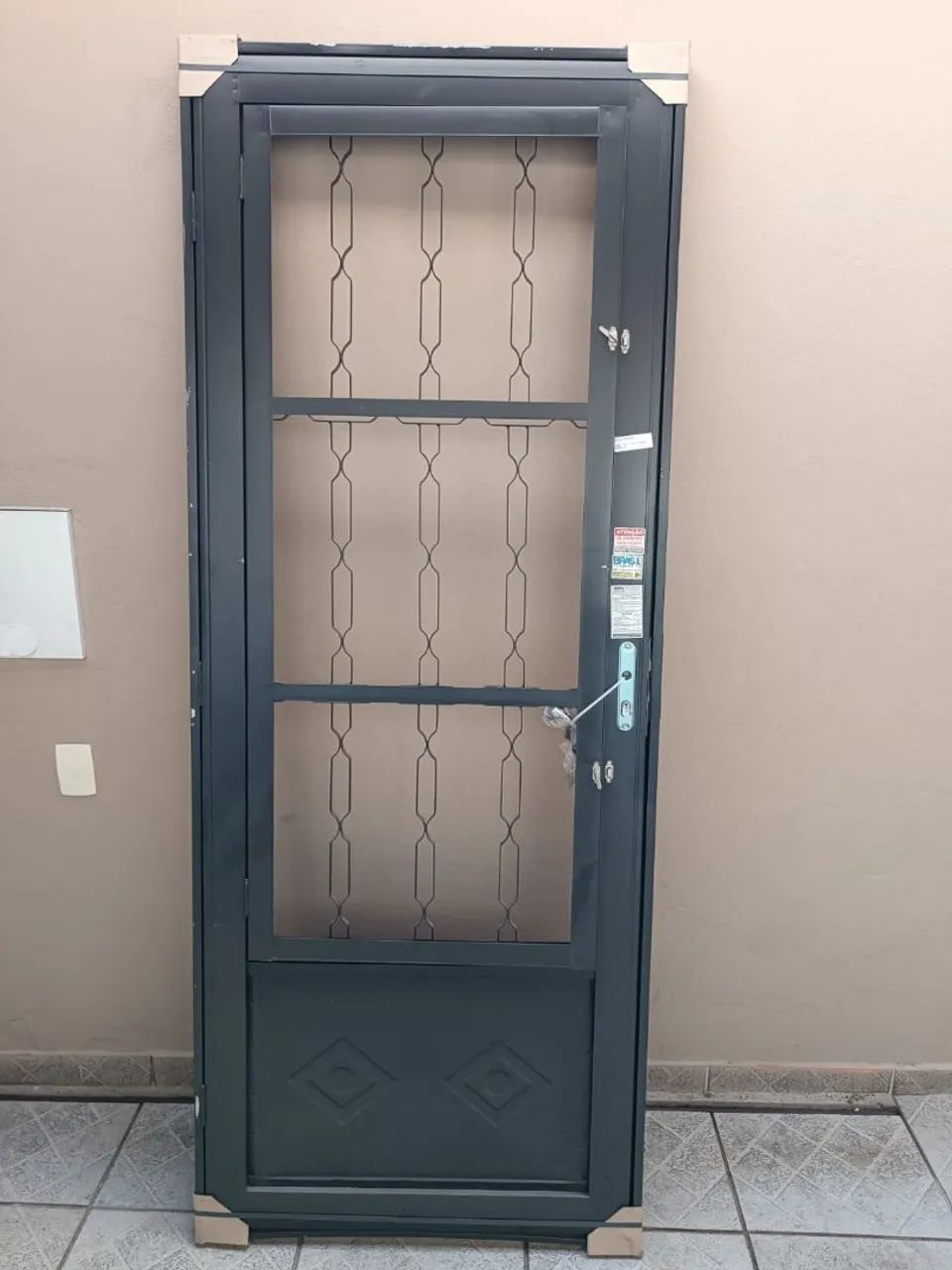 Portas sala em aço com grade Brasil esquadrias