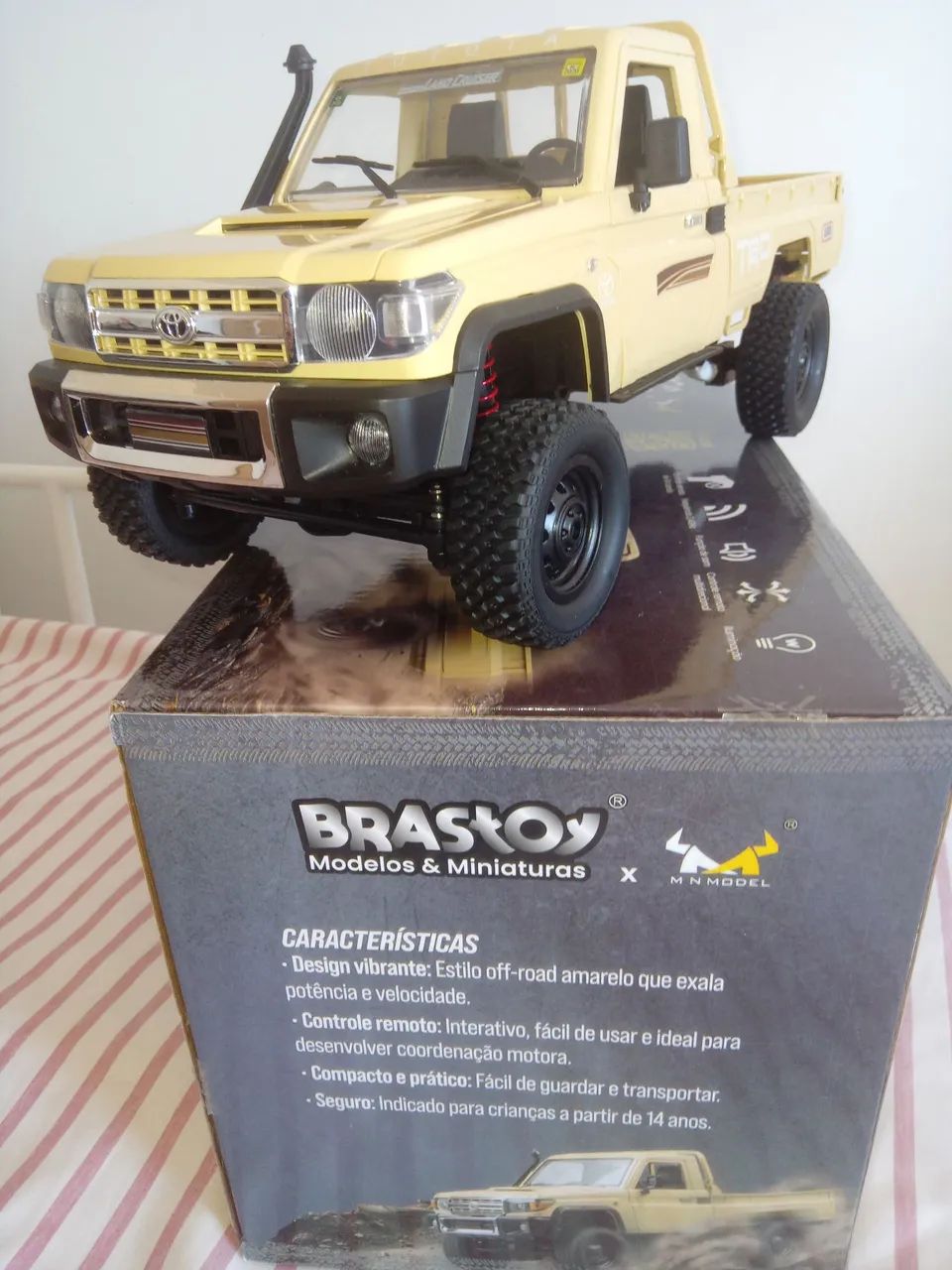 Caminhonete Toyota Land Cruiser 4x4 RC - Foto 2
