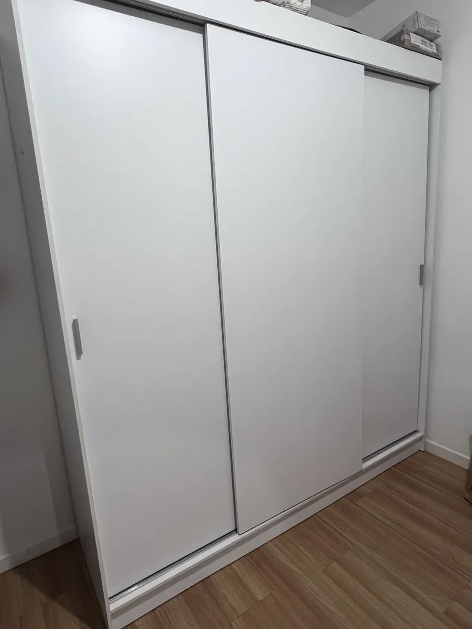 Guarda roupa casal branco 