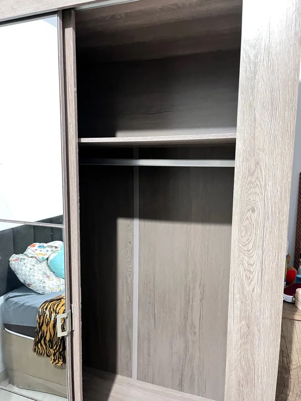 Guarda roupa com espelho  - Foto 3