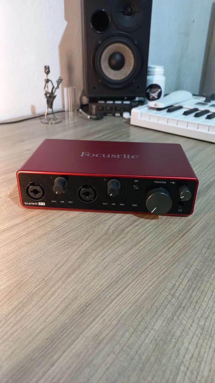 Interface de Áudio Focusrite 4i4 3° geração  - Foto 3