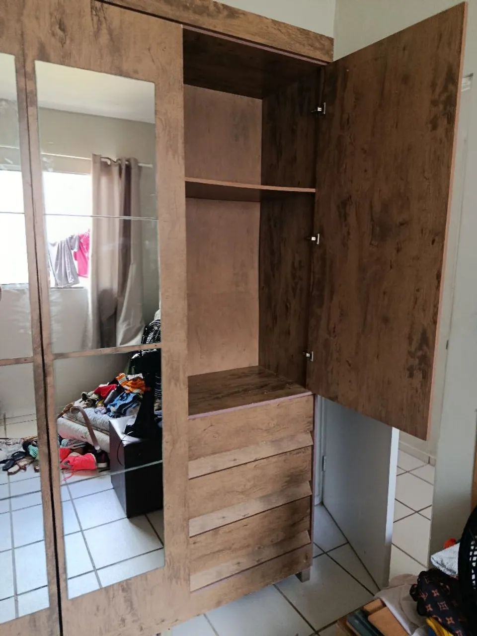 Guarda-roupa quatro cor com seis gavetas - Foto 5