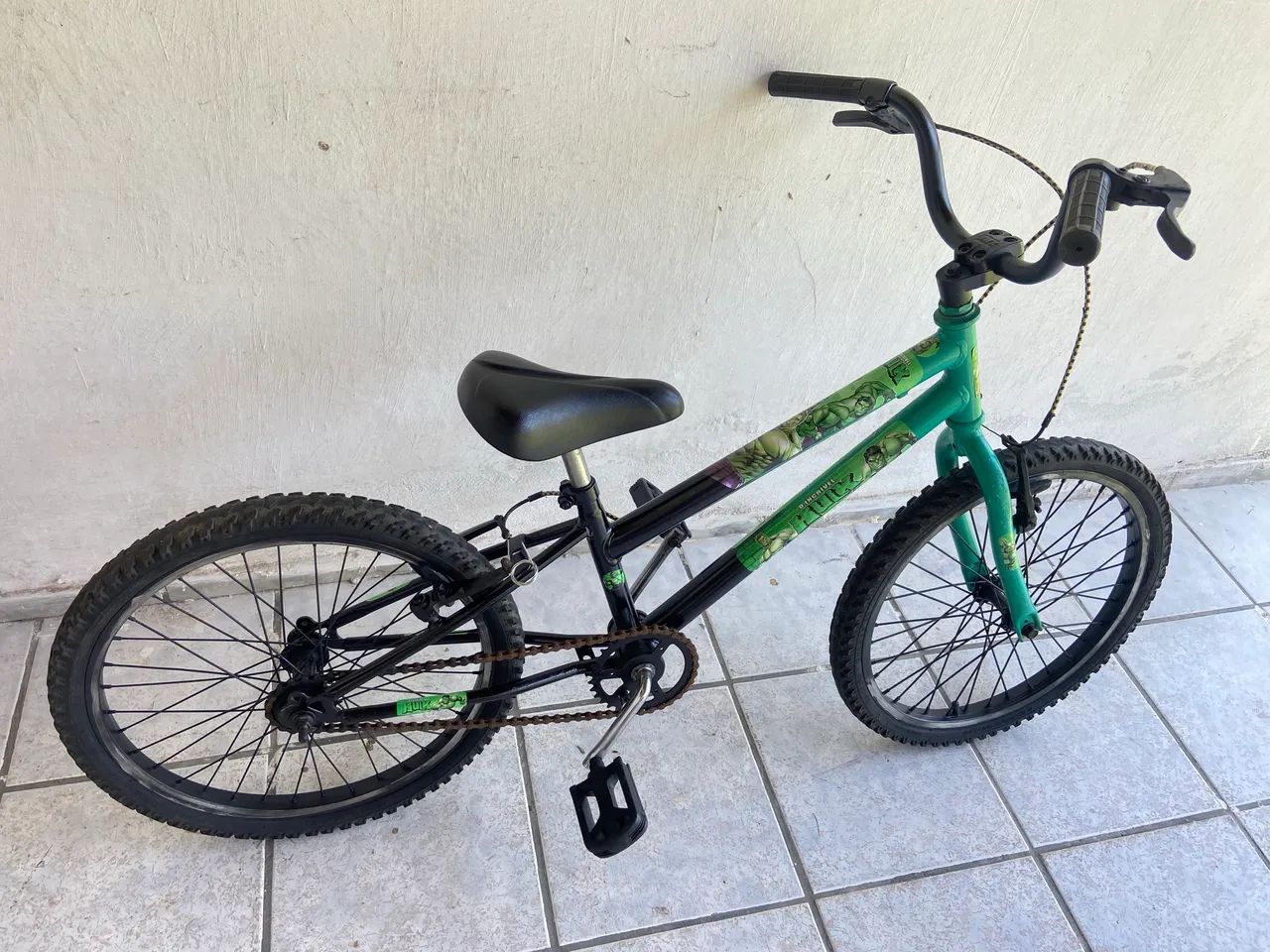 Bicicleta Infantil aro 20 do Hulk  - Foto 3