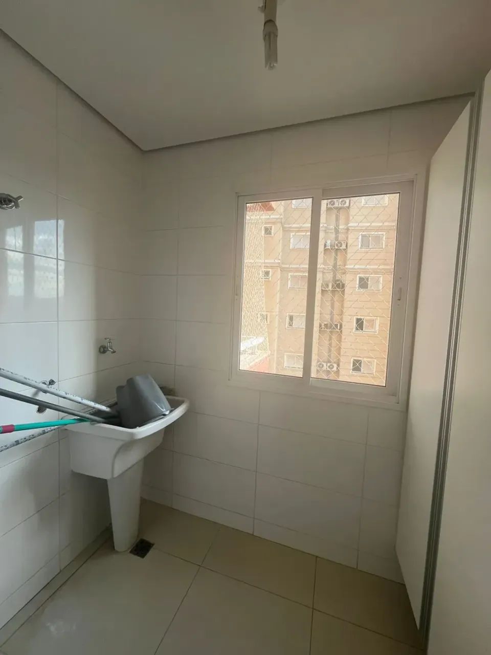 Alugo apartamento com dois dormitórios do lado do Muffato da J.K. - Foto 4