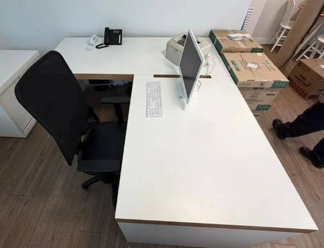 Mesa de escritório em L - Foto 2